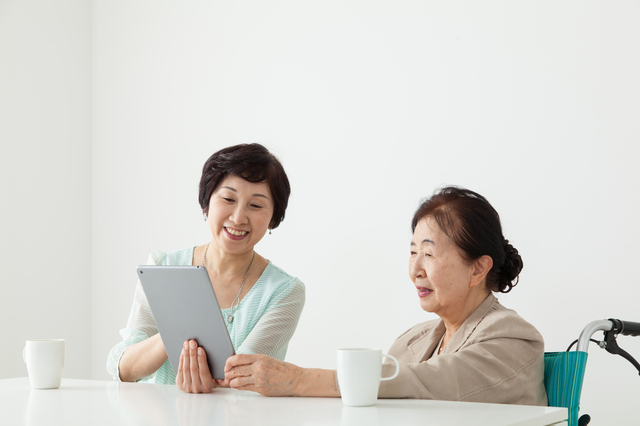 介護施設の費用を確認